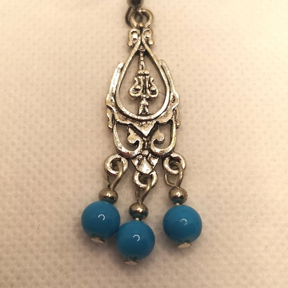 Silver tone faux turquoise earrings🔥 - Picture 3 of 4